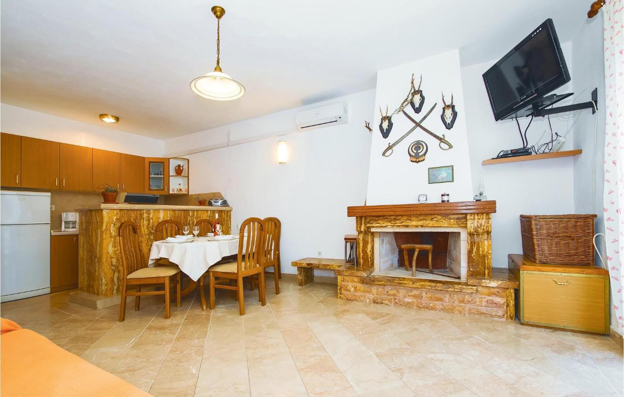 Beautiful Home In Pucisca With Wifi Exterior foto